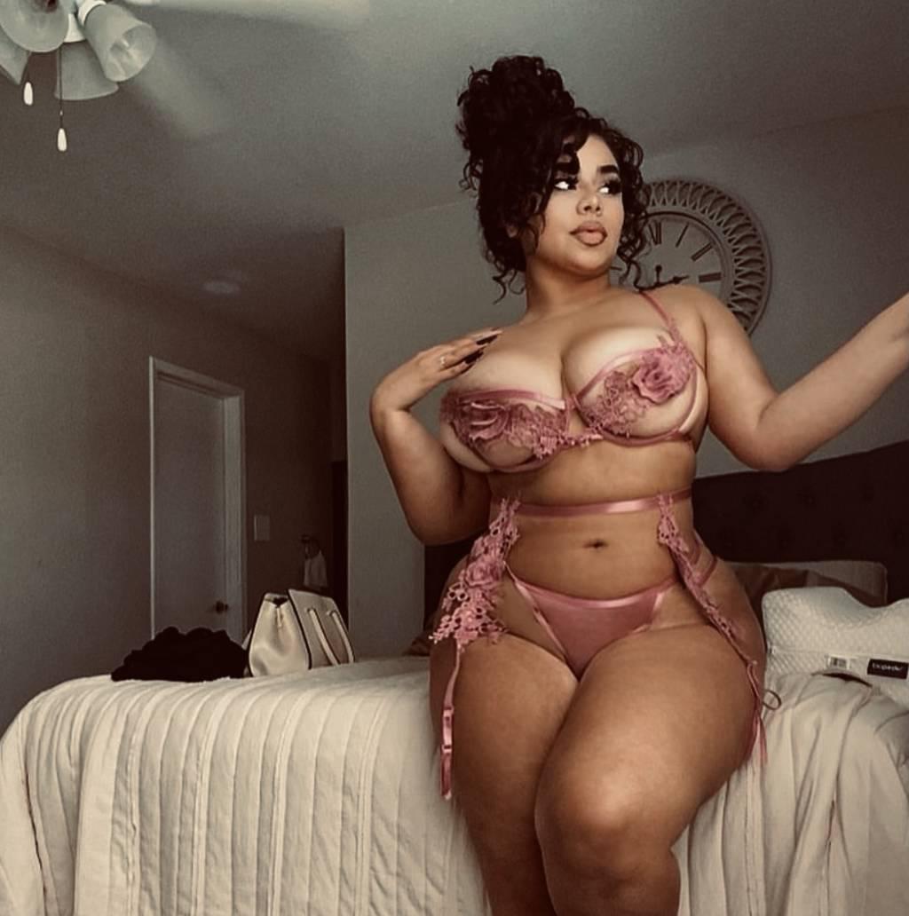 NEW IN TOWN Sexy & Thick German & Haitian Girl Next Door NEW IN TOWN Sexy & Thick German & Haitian Girl Next Door
