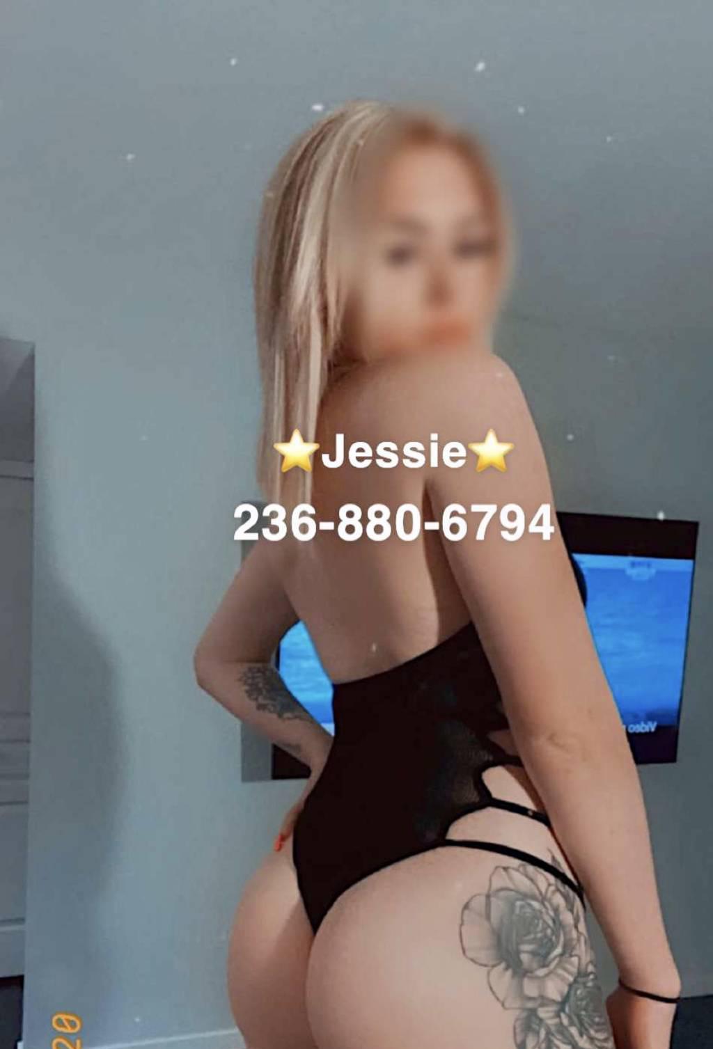 NEW IN TOWN ⋆ 𝒮𝐸𝒳𝒴 𝐵𝐿𝒩𝒟𝐸 𝒫𝐿𝒜𝒴𝑀𝒜𝒯𝐸 JESSIE HUNNI