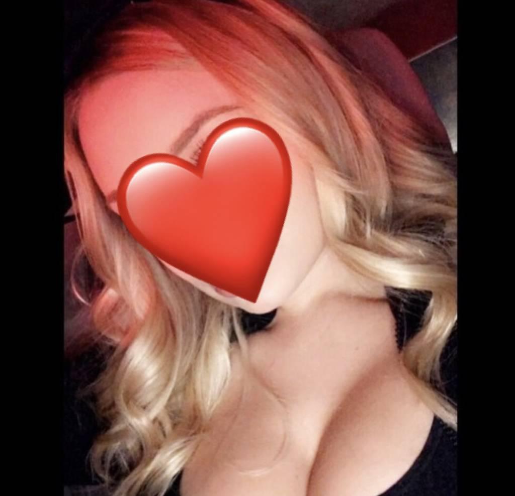 Available now sexy blonde incall/outcall