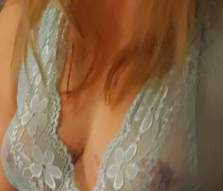 Available Tonight. Tall, Curvy, Blonde Squirter