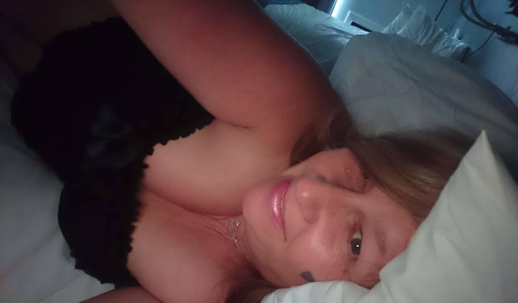 OWNSOUND GWEN AGE 56 Today only .Non gag reflex647518-1191