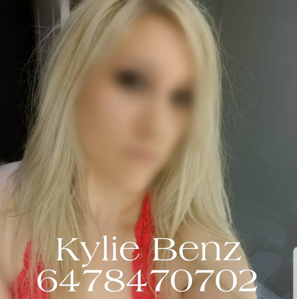  Kylie Benz   HOT ℬLONDE ℬOMBSHELL