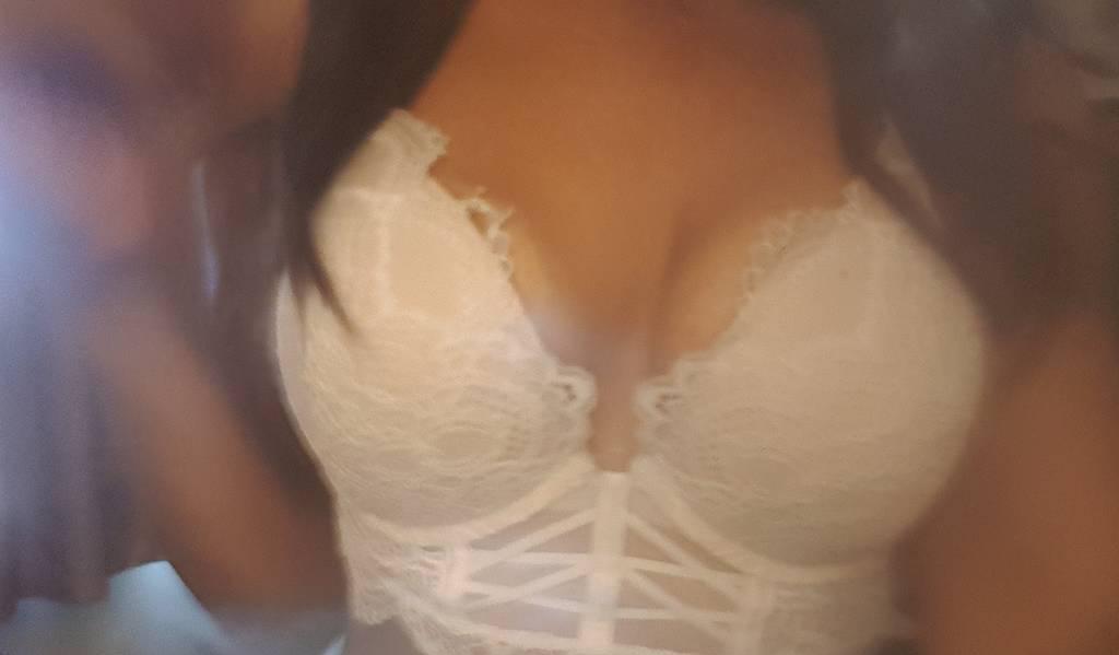 Stunning✓ Curvy✓ Hot✓ ×OutCalls× *TriCity&More* 519.573.8694