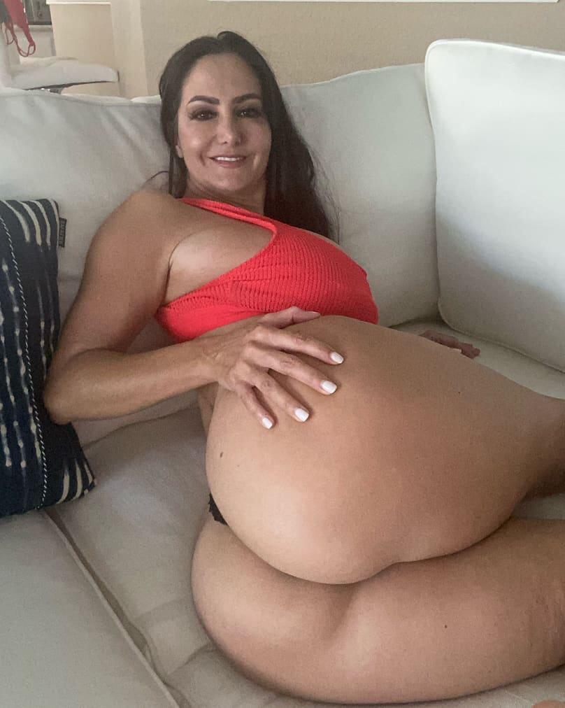 Available Incalls and outcals