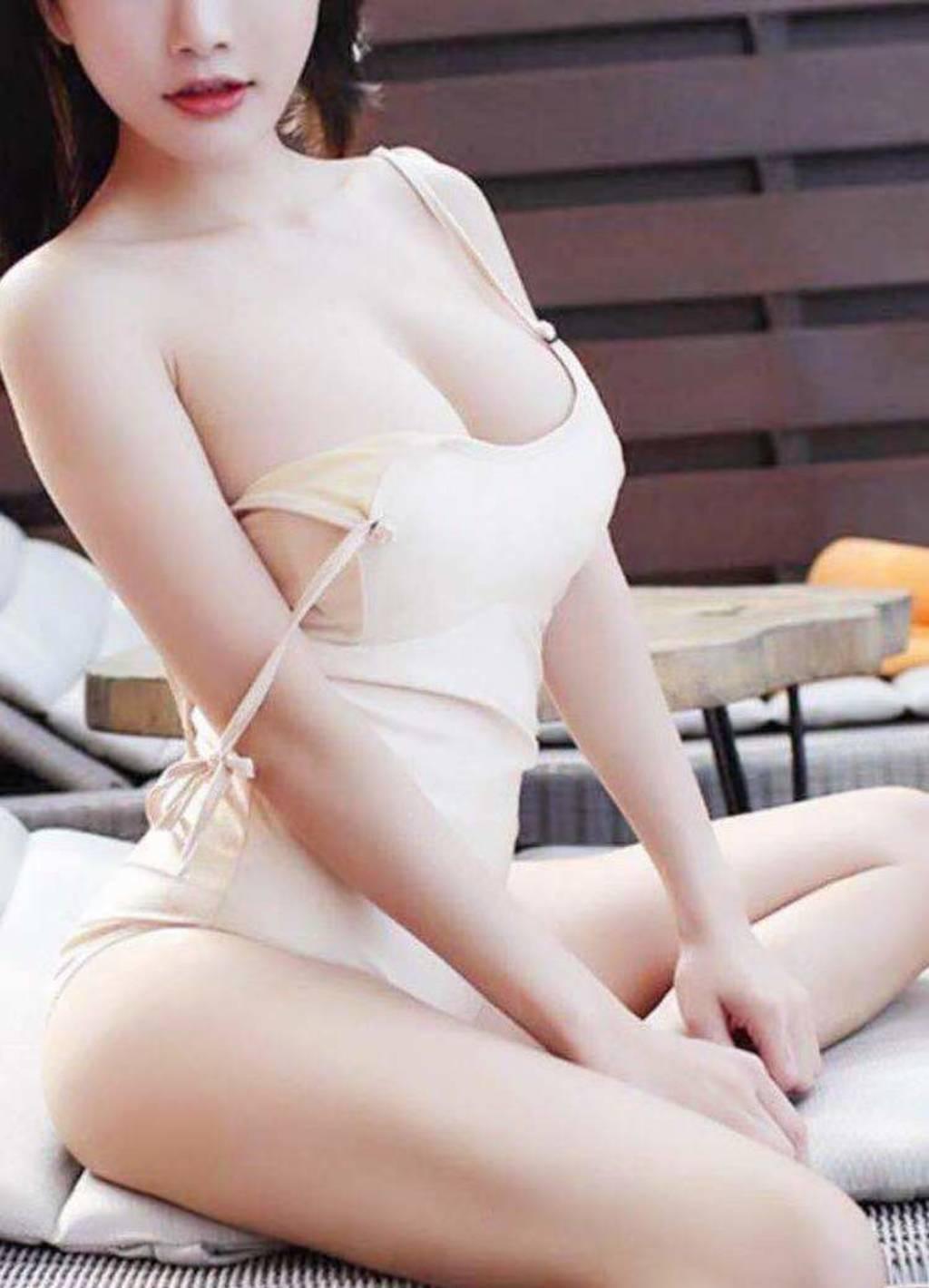Beautiful girl best Thai massage for you