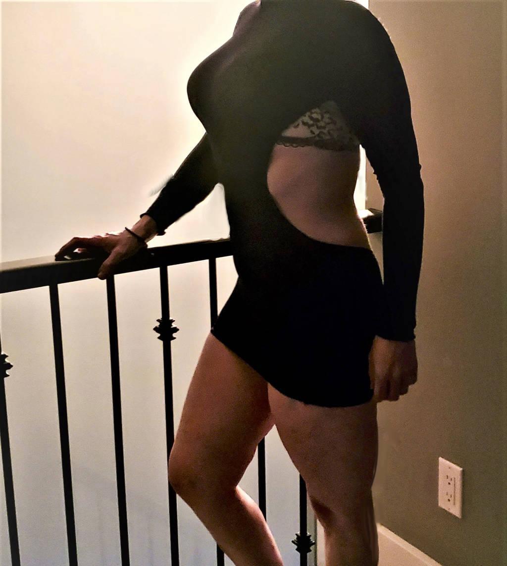 VISITING FOR THE WEEKEND. Sexy Brunette Feeling Naughty