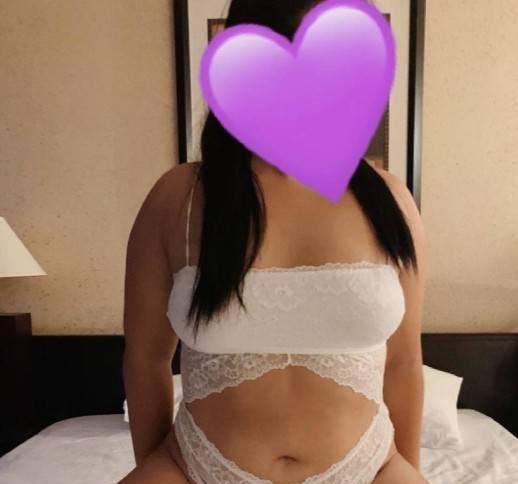 Sensual, lovely, curvy big titties to love and hold Sensual, lovely, curvy big titties to love and hold