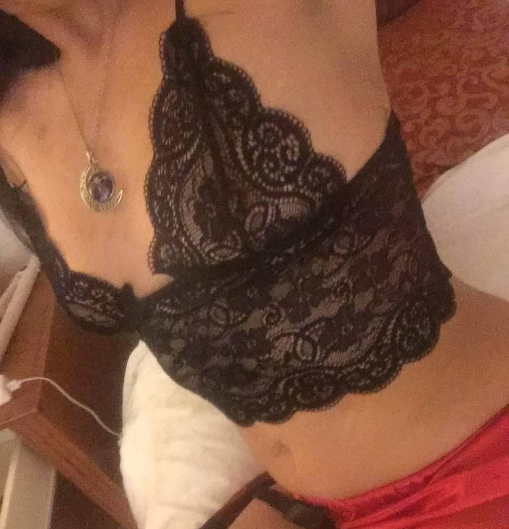 Hips,Lips,and ....Cum see for yours self